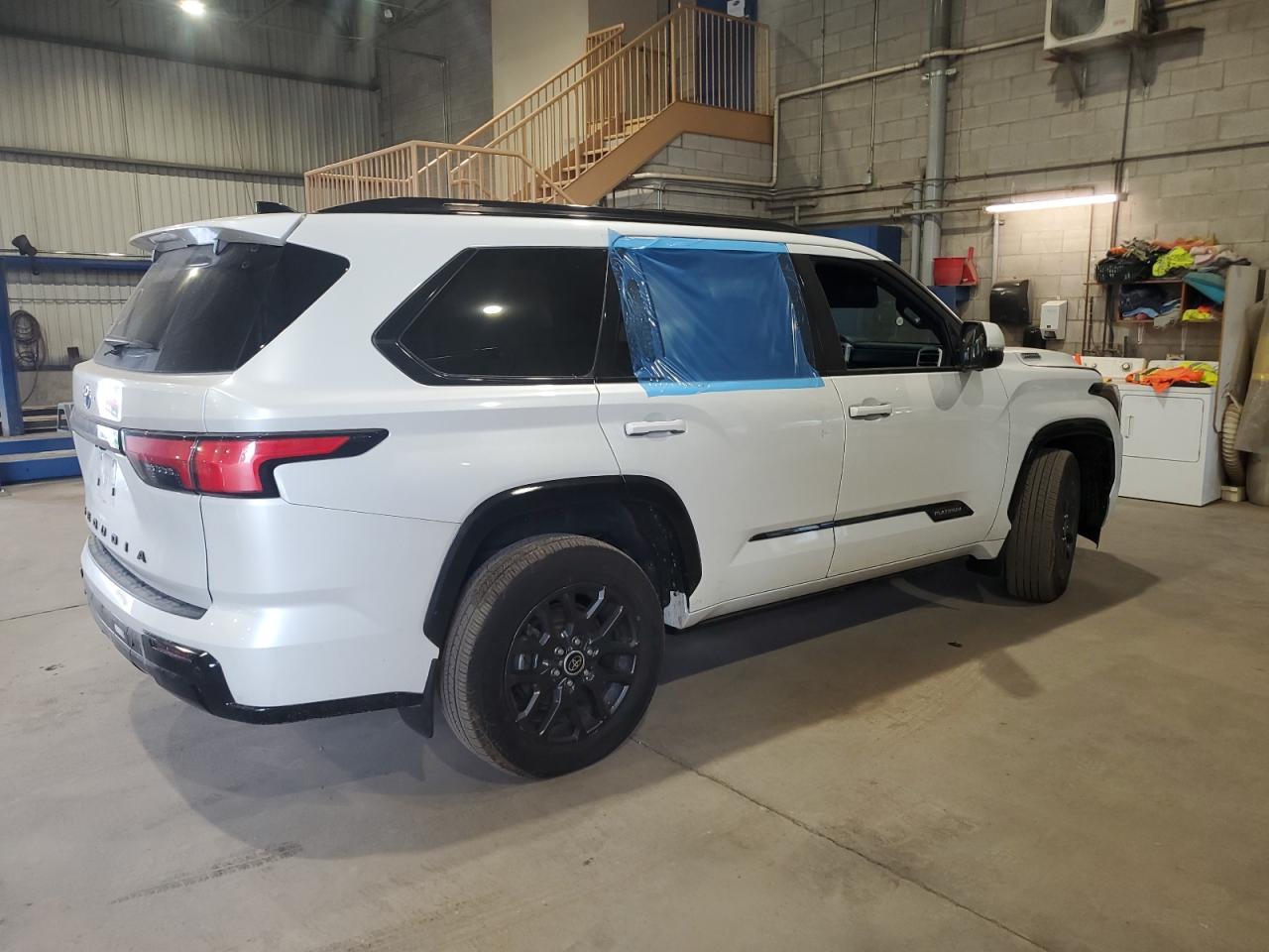 2023 Toyota Sequoia Sr5 - Фото 3