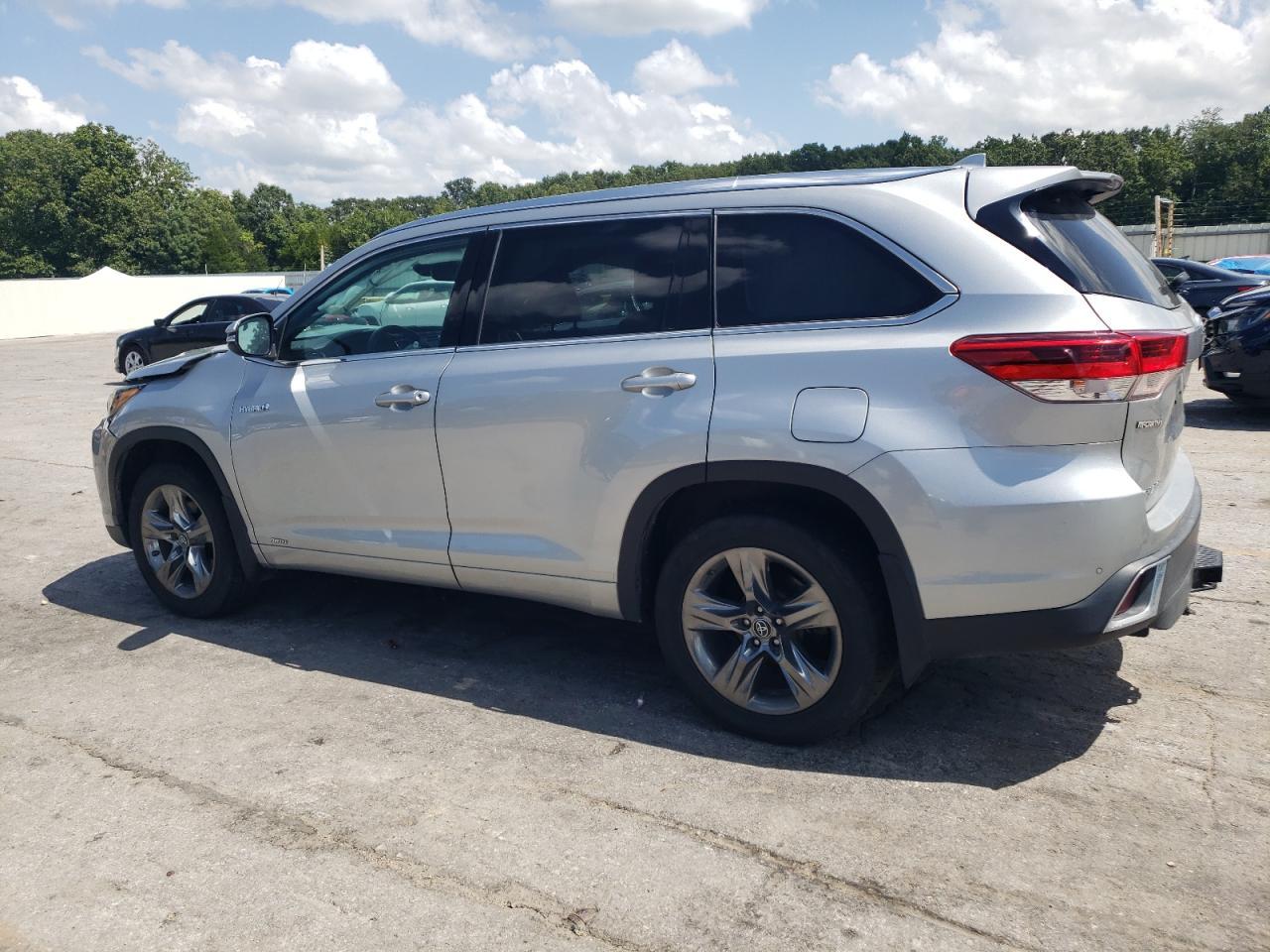 2018 Toyota Highlander Hybrid Limited - Image 2