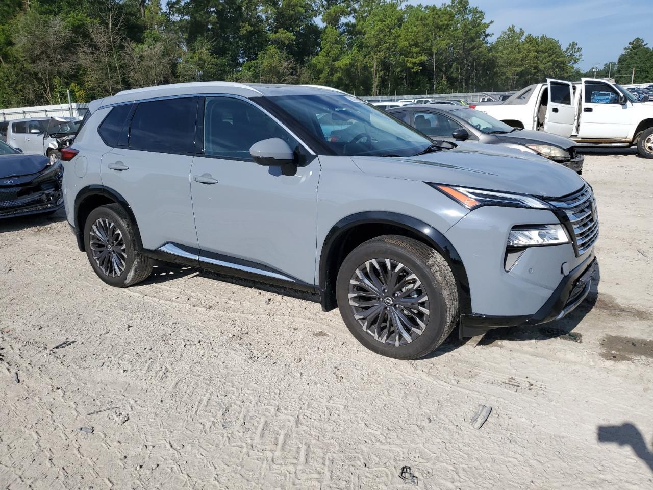 2024 Nissan Rogue Platinum - Фото 4