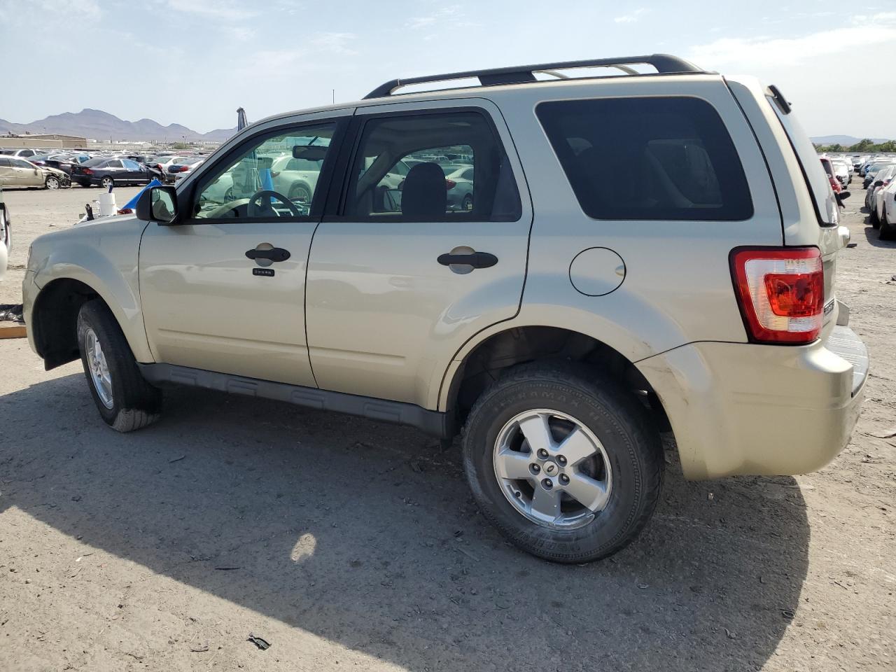 2011 Ford Escape Xlt - Фото 2