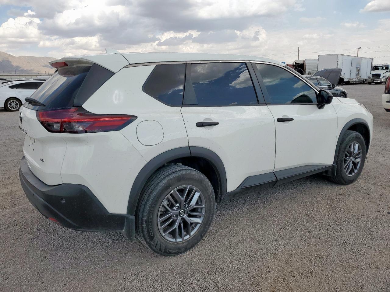 2021 Nissan Rogue S - Фото 3
