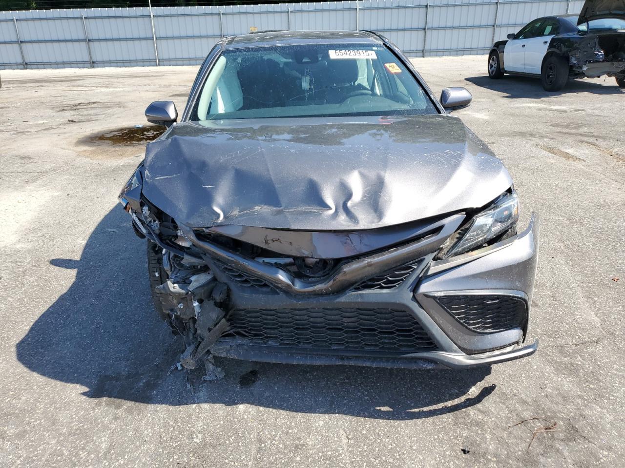 2021 Toyota Camry Se - Image 5