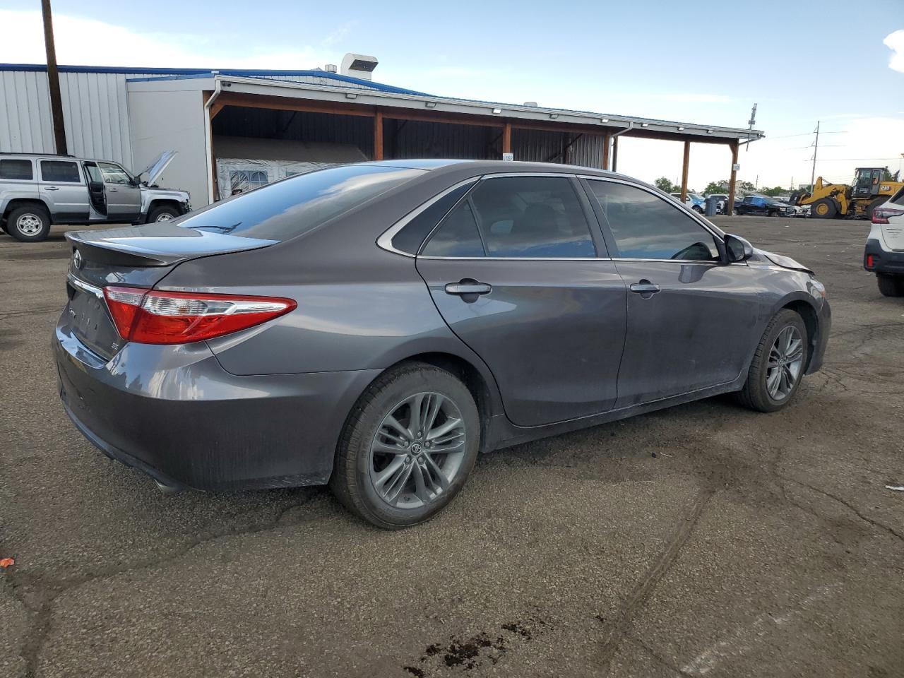 2016 Toyota Camry Le - Фото 3