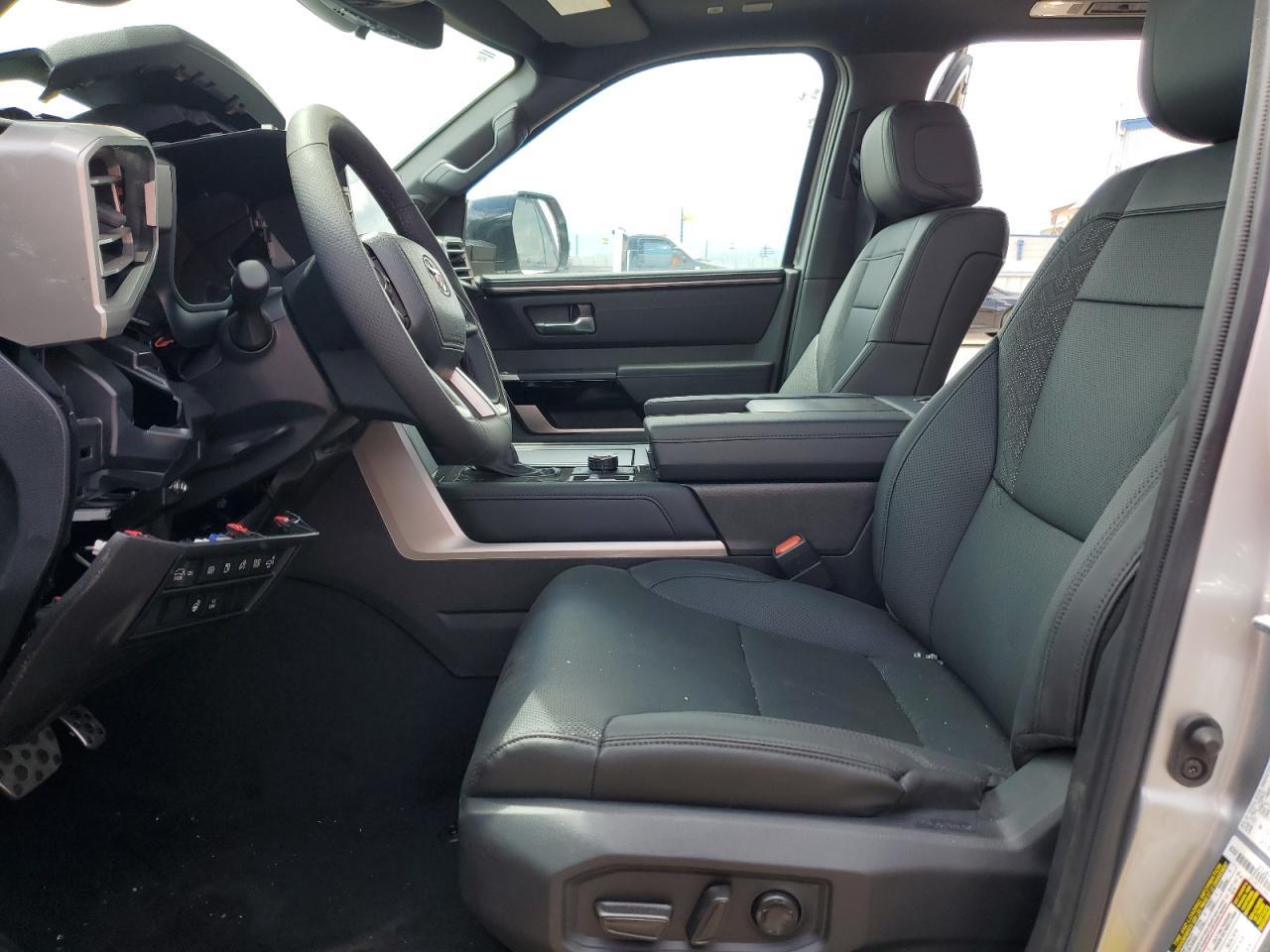 2025 Toyota Sequoia Sr5 - Фото 7