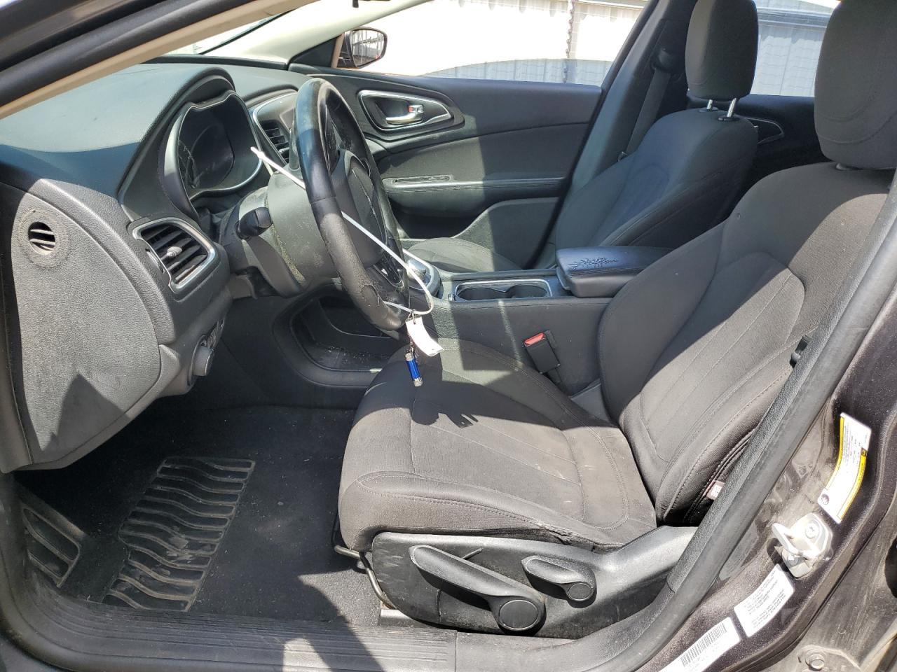 2016 Chrysler 200 Lx - Фото 7