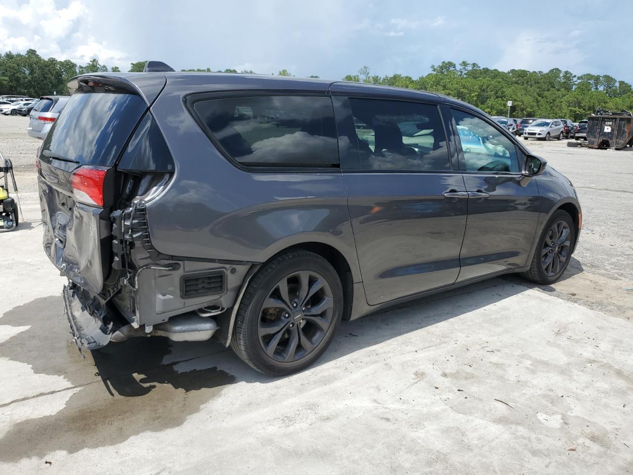 2020 Chrysler Pacifica Touring - Image 3