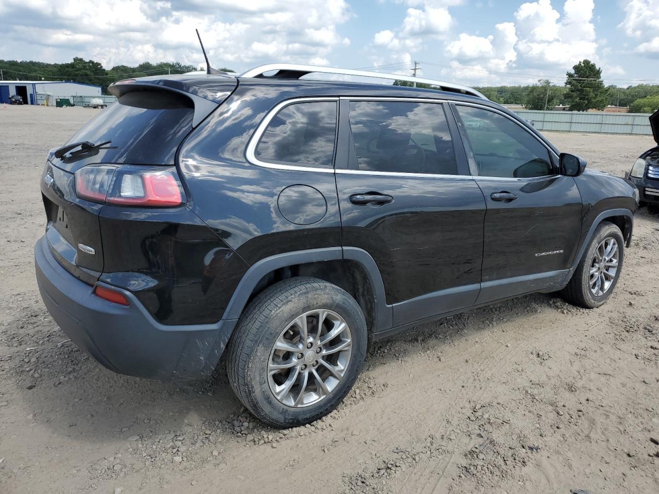2019 Jeep Cherokee Latitude Plus - Image 3