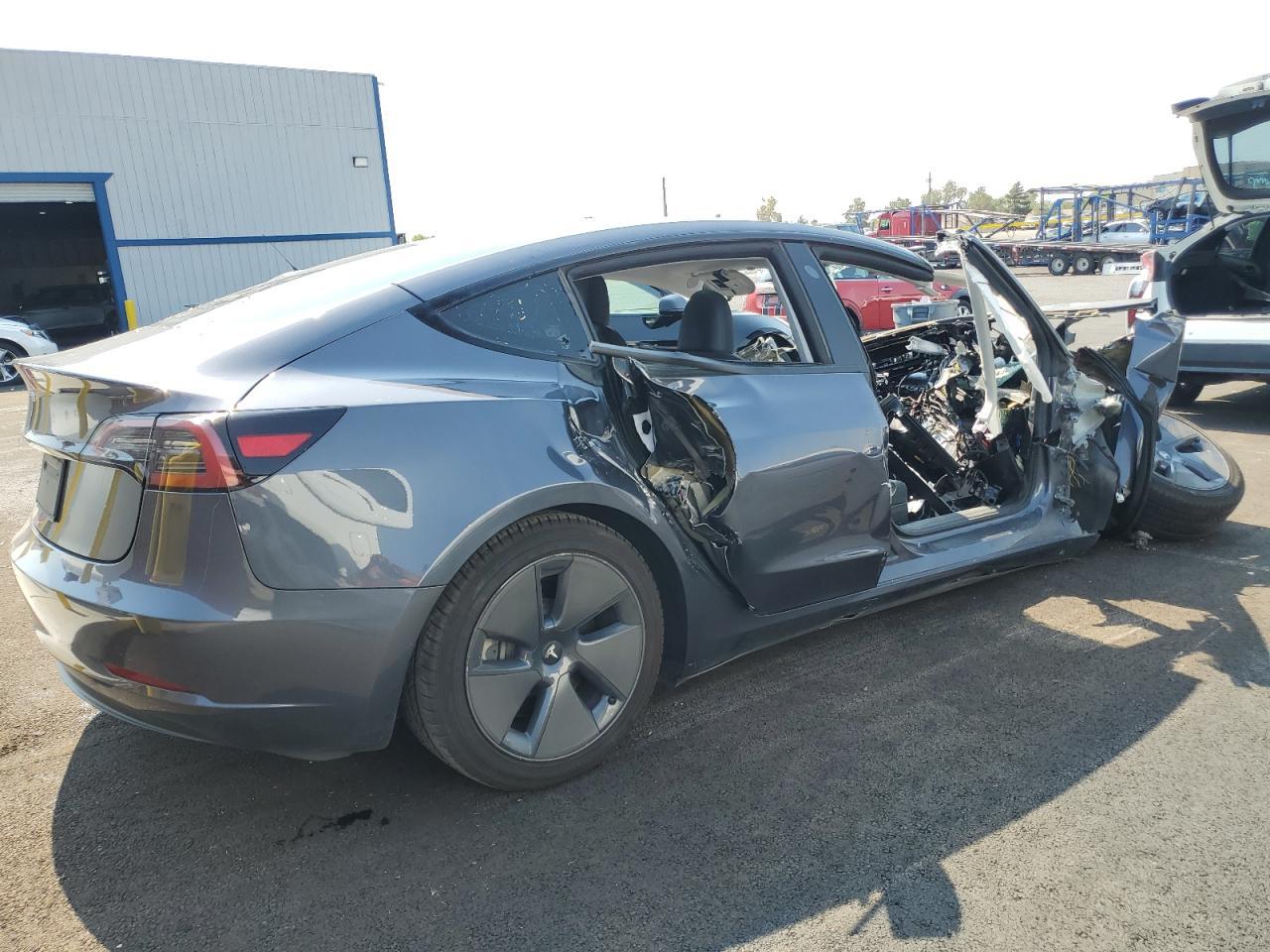 2023 Tesla Model 3 - Фото 3