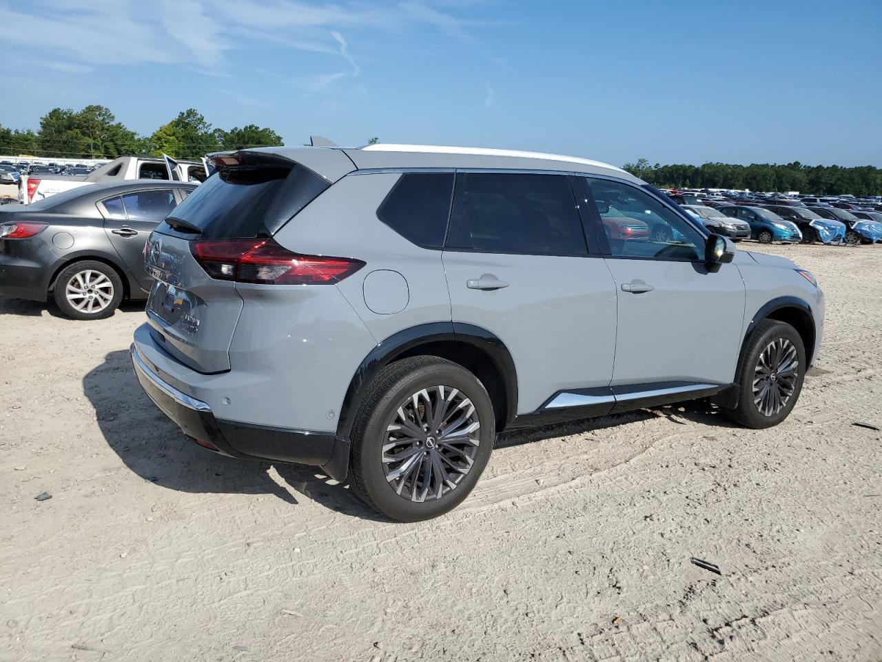 2024 Nissan Rogue Platinum - Фото 3