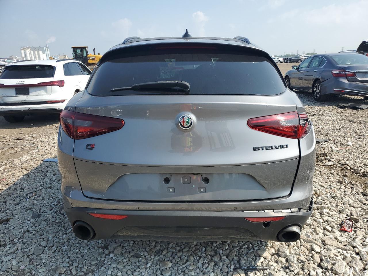 2018 Alfa Romeo Stelvio Ti Sport - Image 6