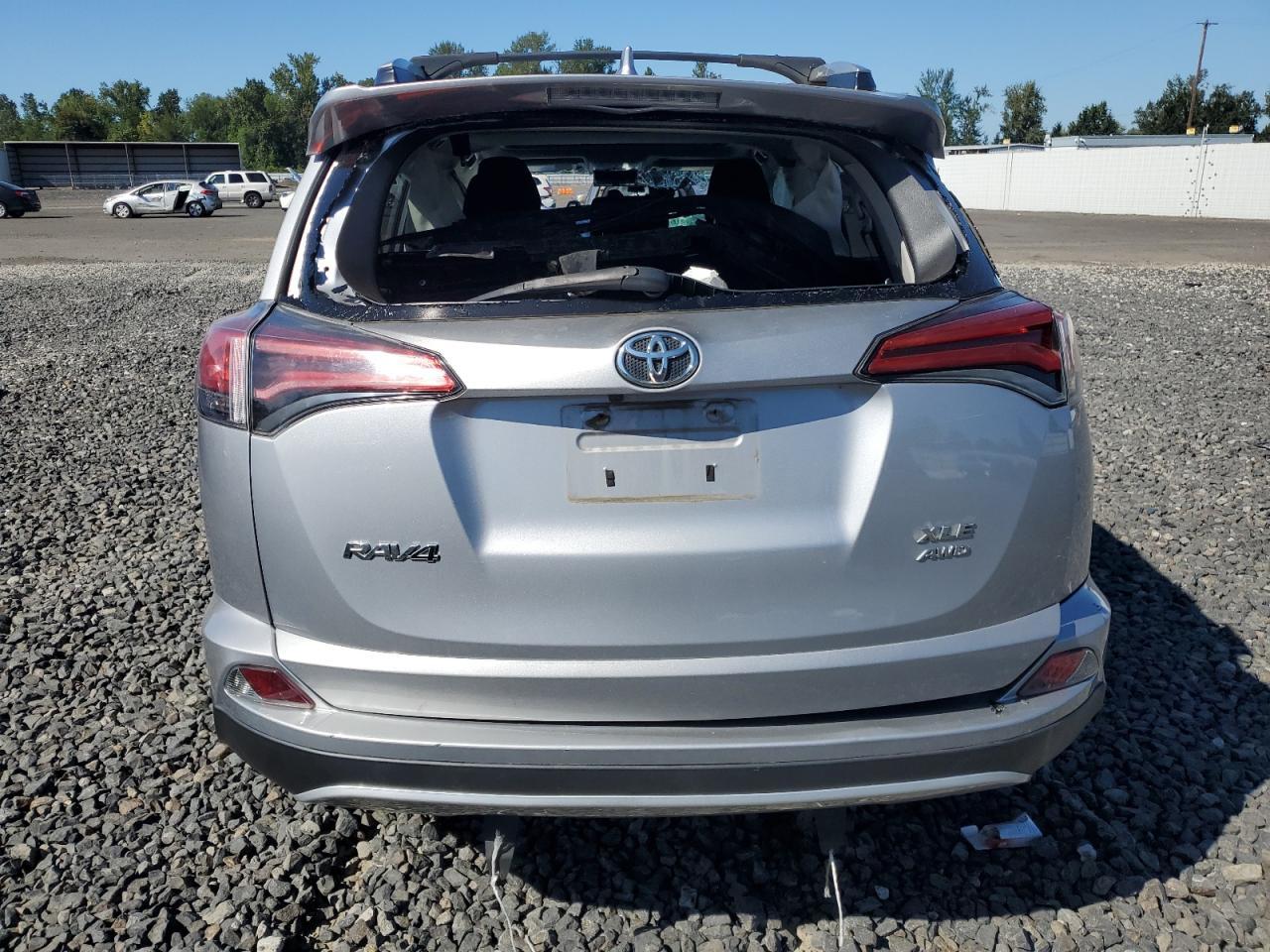 2016 Toyota Rav4 Xle - Image 6