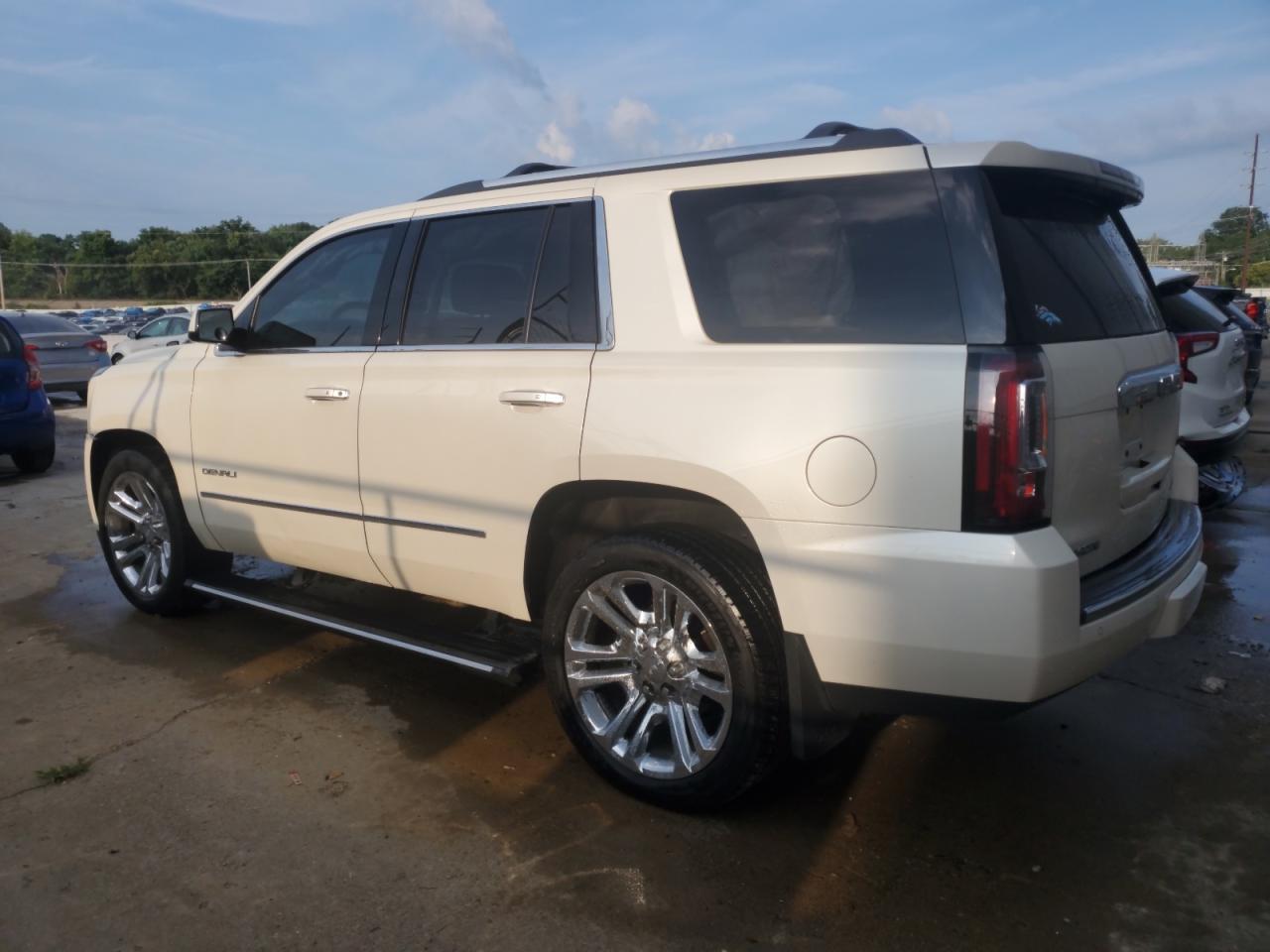 2015 GMC Yukon Denali - Image 2