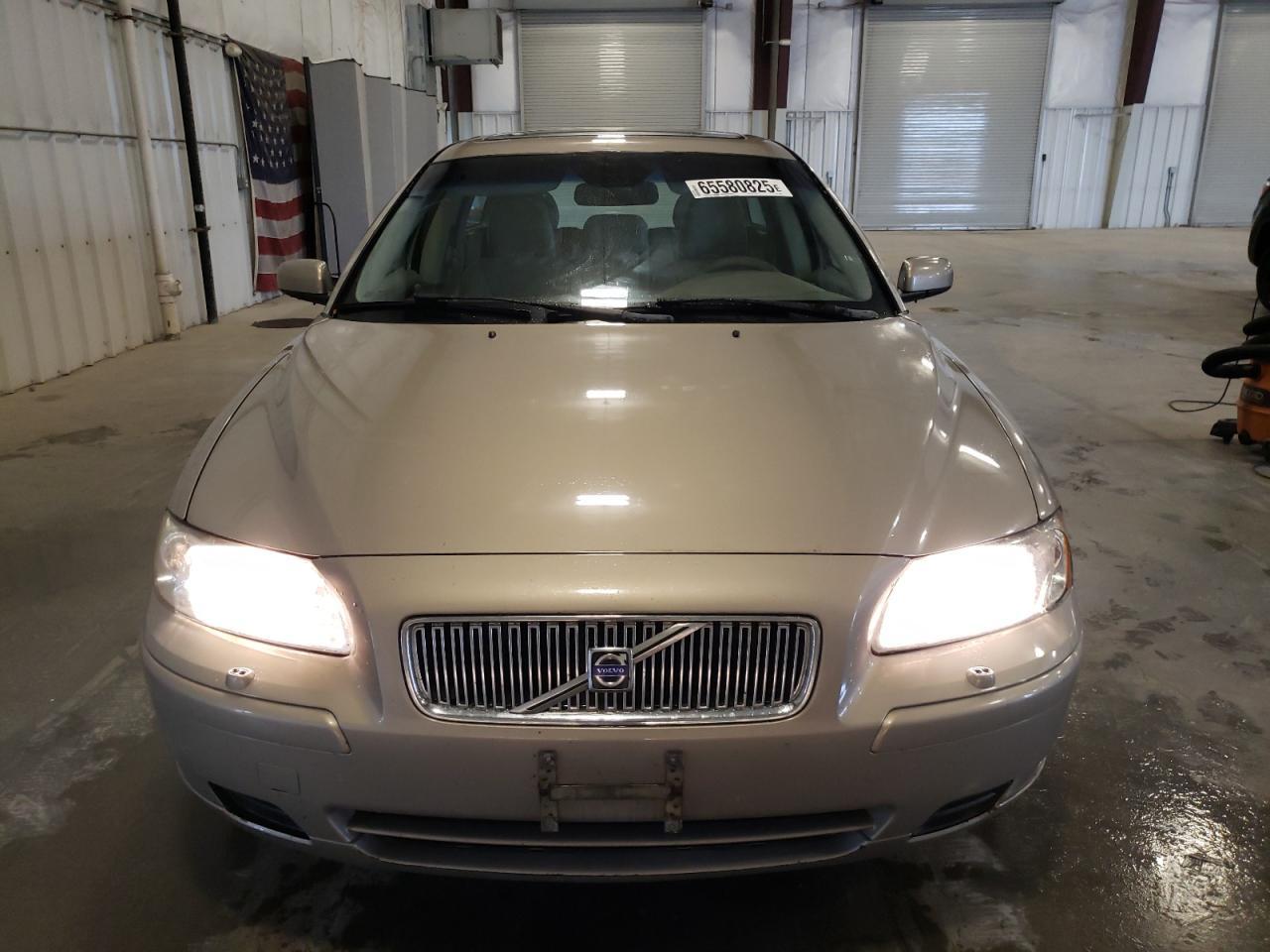 2005 Volvo V70 - Image 5