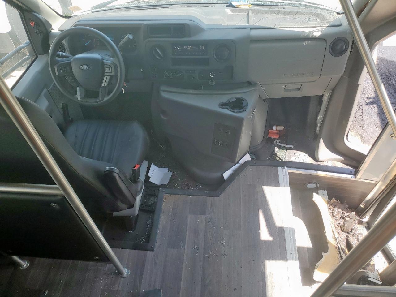 2024 Ford Econoline E450 Super Duty Cutaway Van - Фото 5