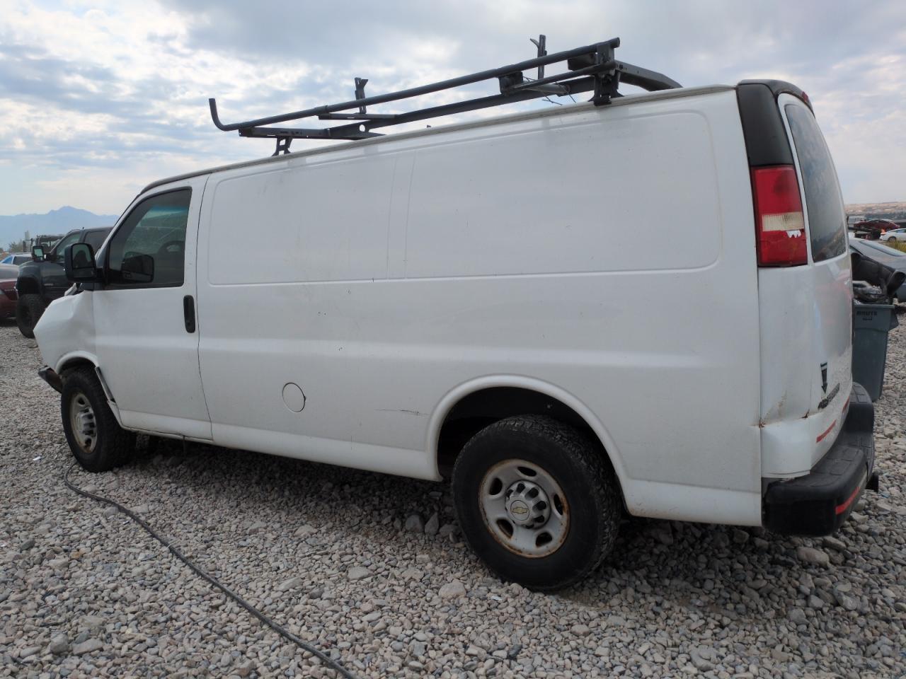 2009 Chevrolet Express G2500 - Image 2