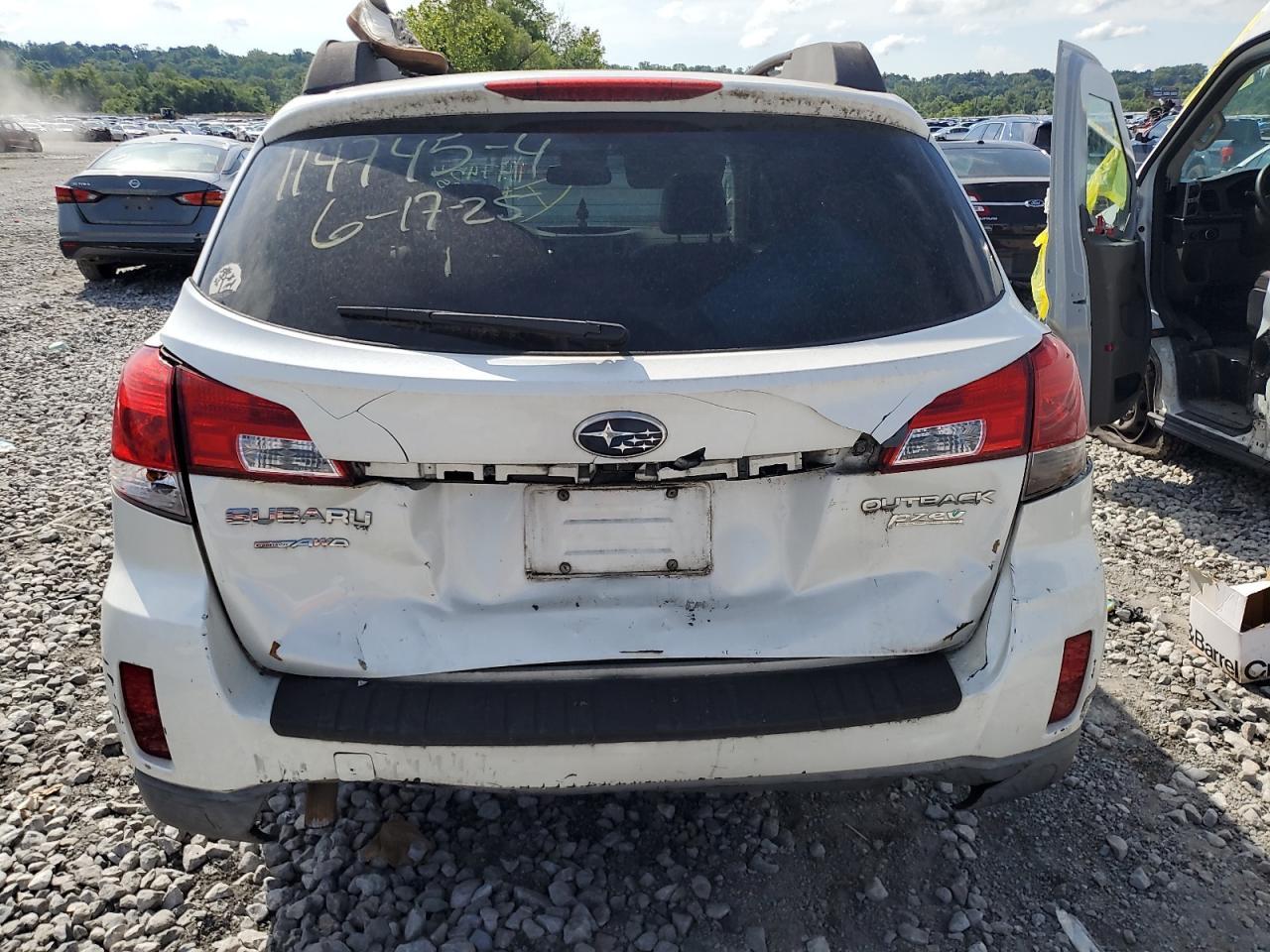2010 Subaru Outback 2.5I Limited - Image 6