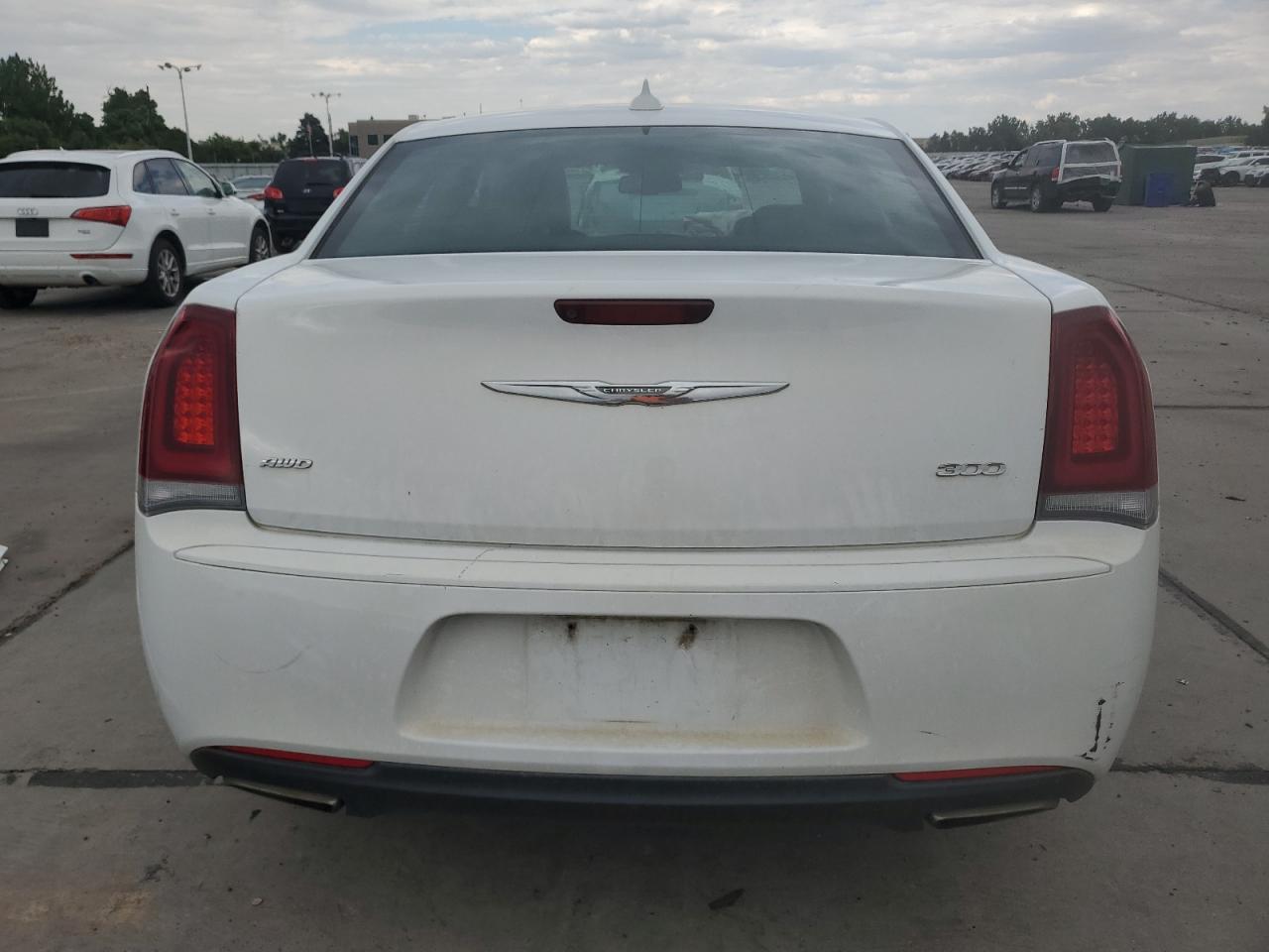 2018 Chrysler 300 S - Image 6