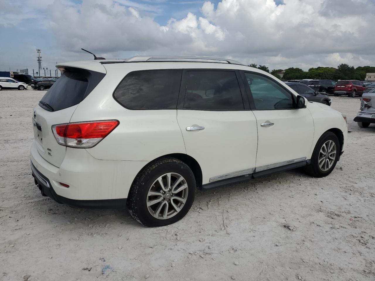 2016 Nissan Pathfinder S - Фото 3