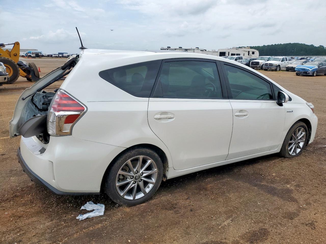 2015 Toyota Prius V - Фото 3