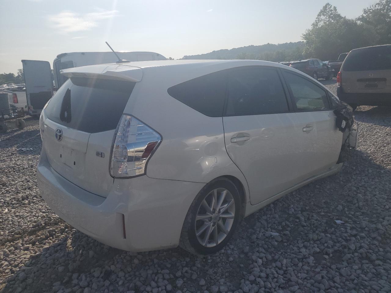 2013 Toyota Prius V - Фото 3