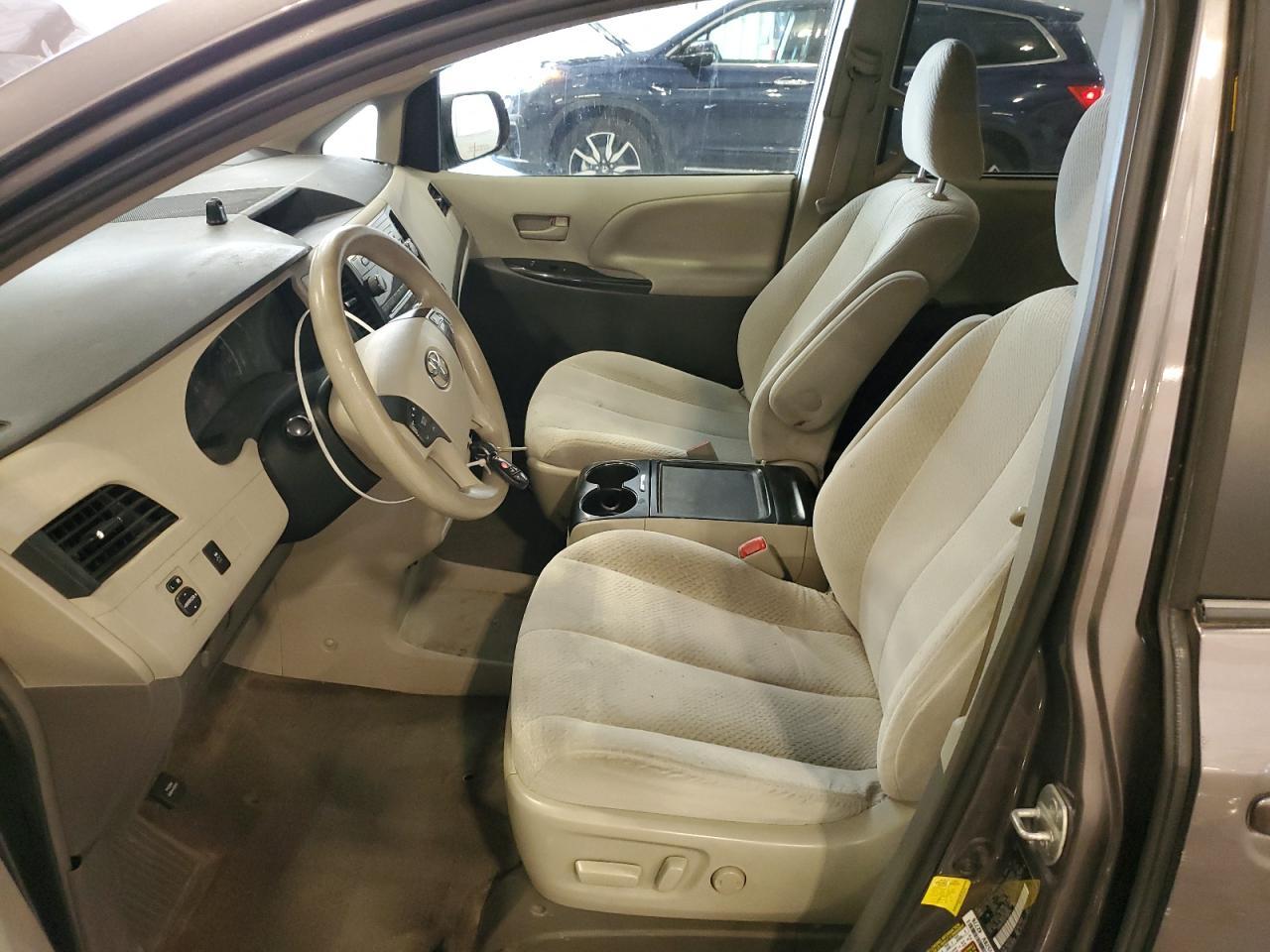 2012 Toyota Sienna Le - Фото 7