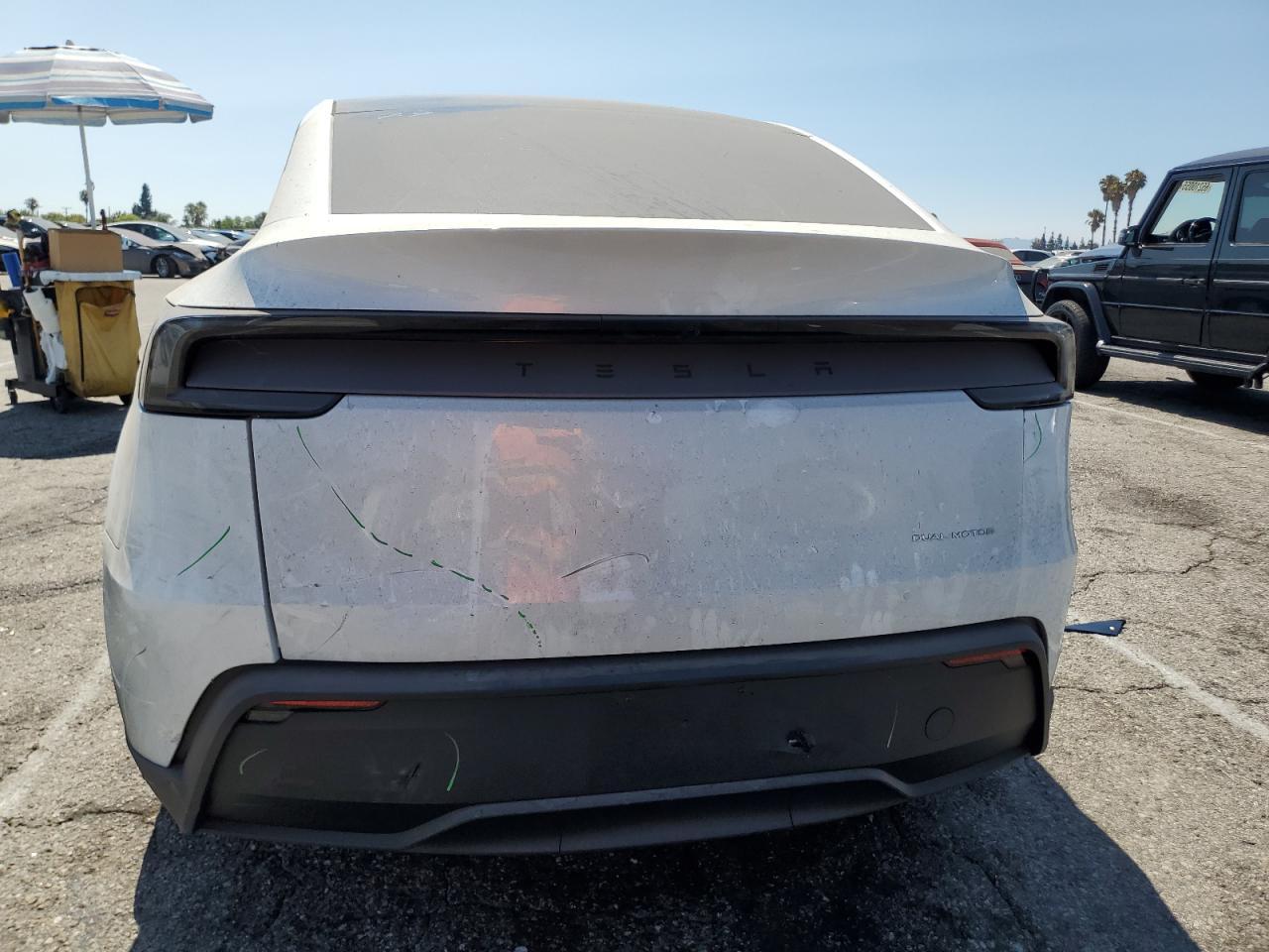 2026 Tesla Model Y - Фото 6