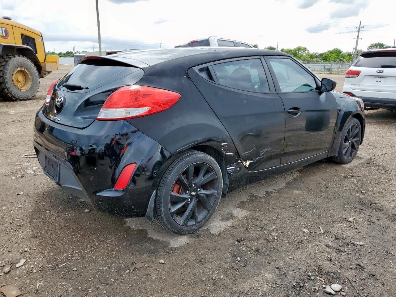 2016 Hyundai Veloster - Фото 3