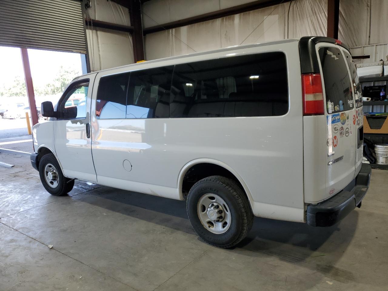 2012 Chevrolet Express G2500 Ls - Фото 2