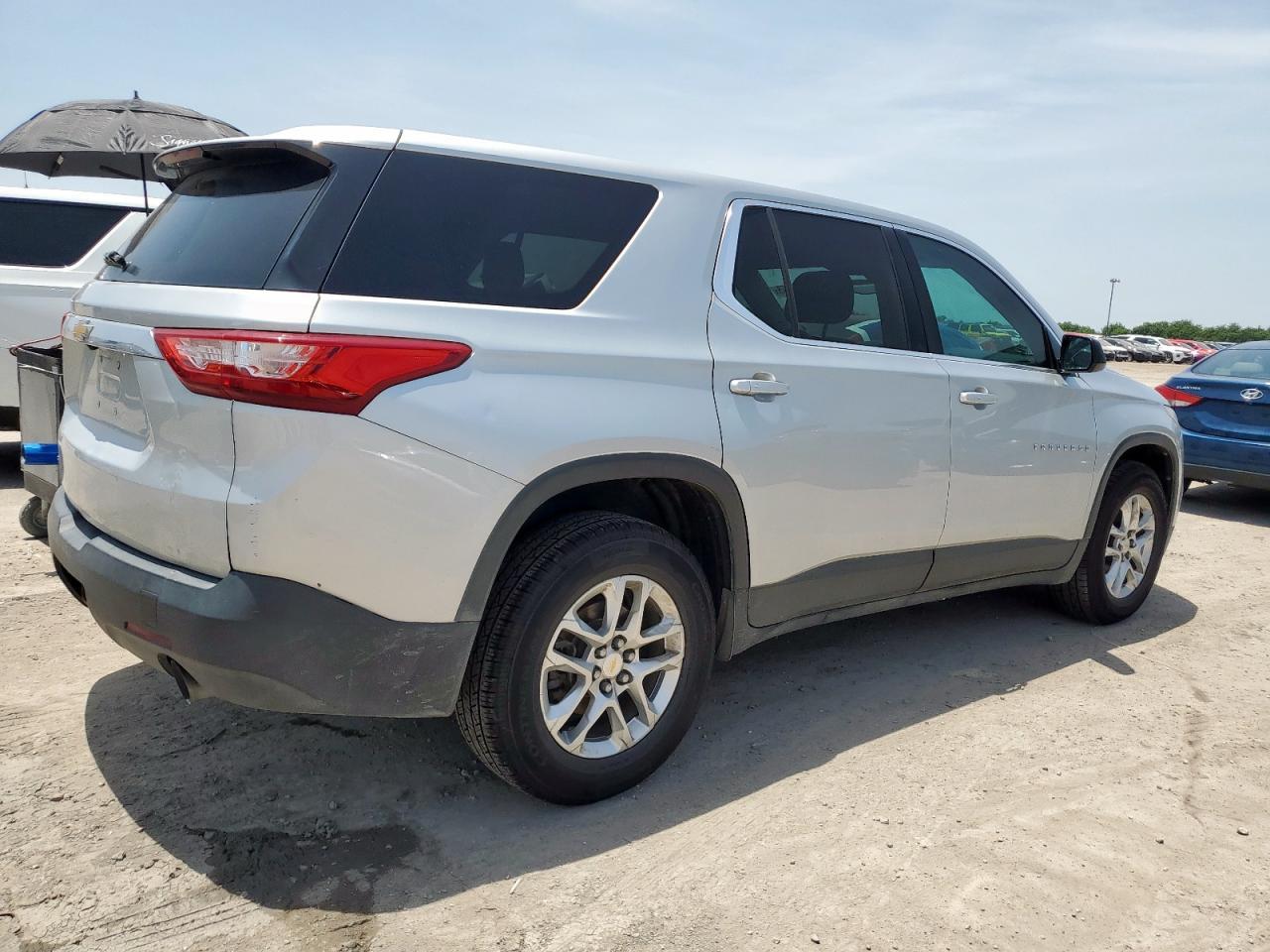 2018 Chevrolet Traverse Ls - Фото 3