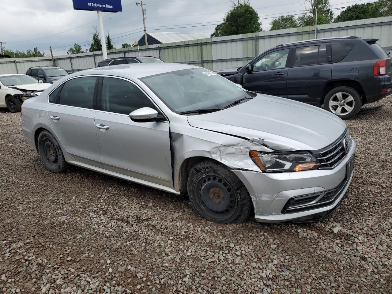 2017 Volkswagen Passat S - Фото 4