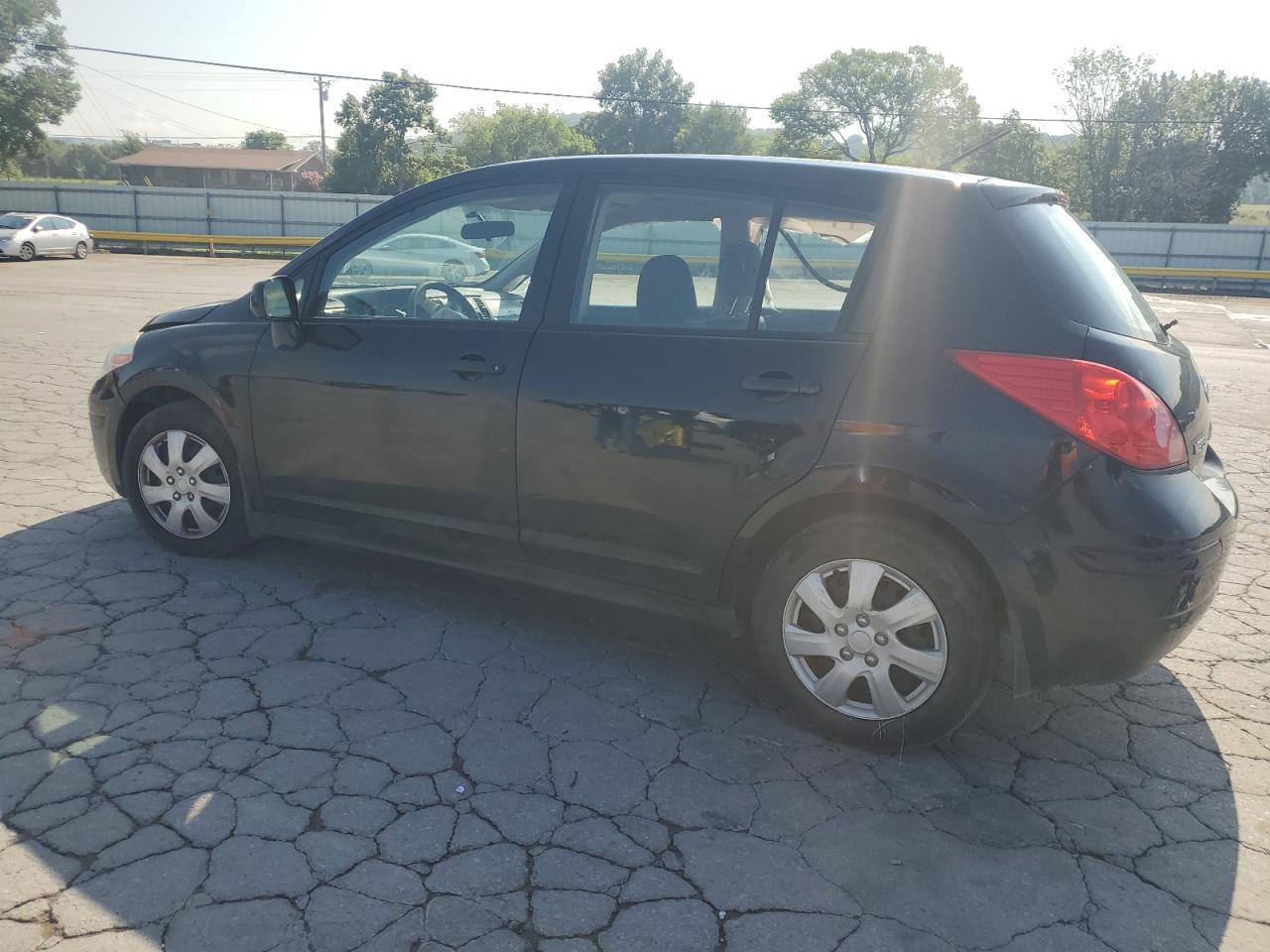 2011 Nissan Versa S - Фото 2