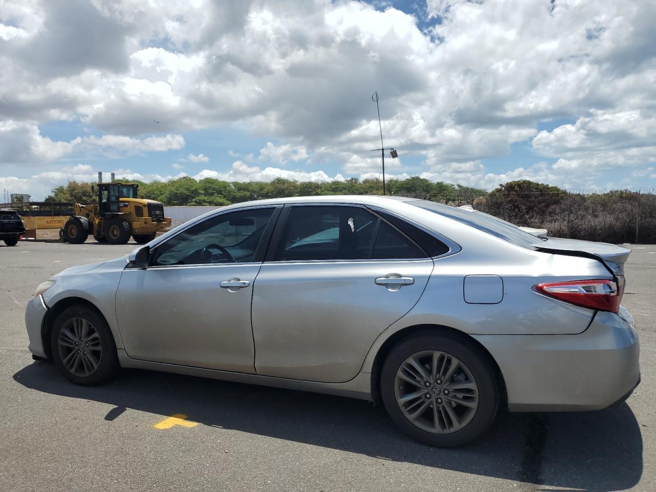 2016 Toyota Camry Le - Фото 2