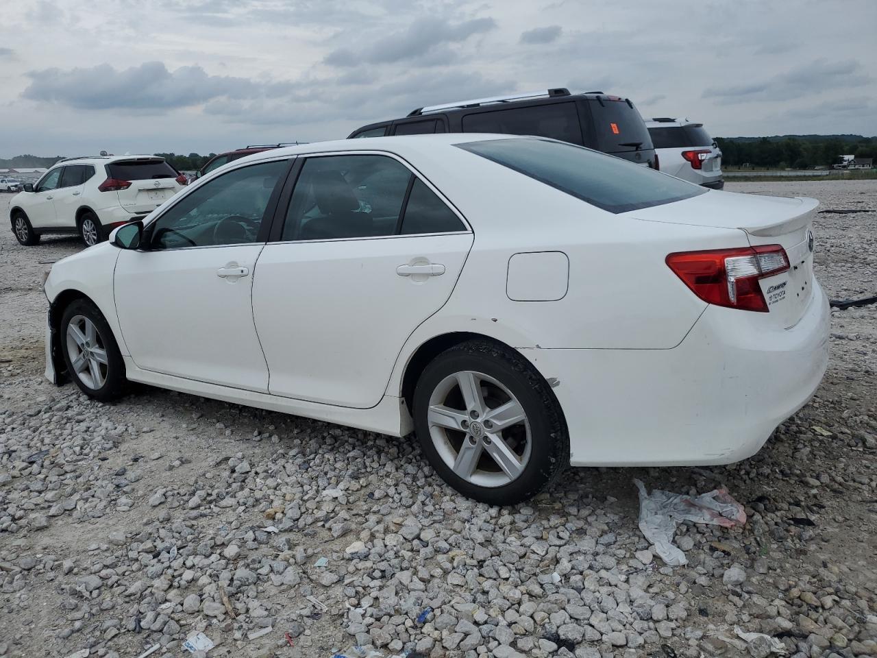 2014 Toyota Camry L - Image 2