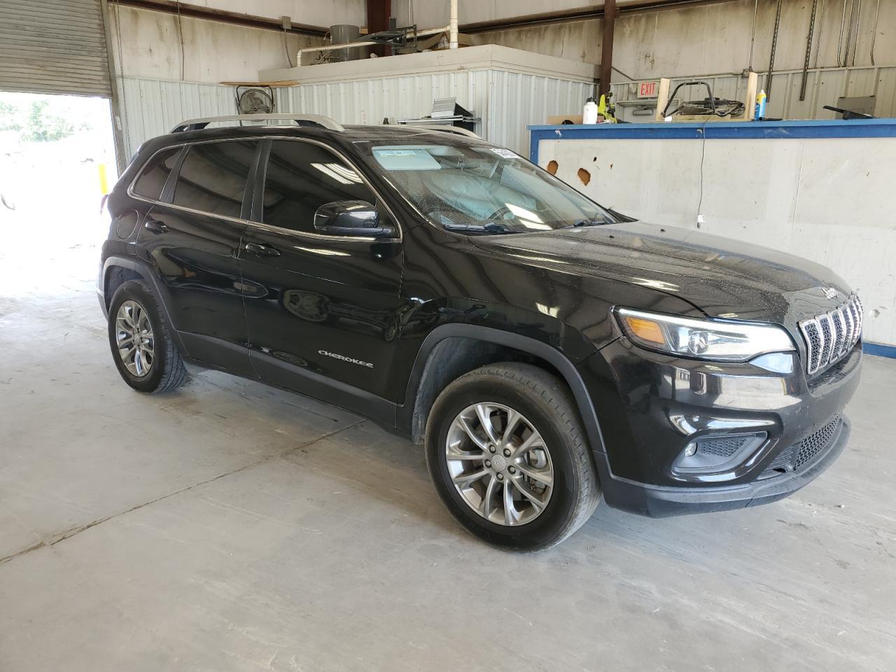 2019 Jeep Cherokee Latitude Plus - Image 4
