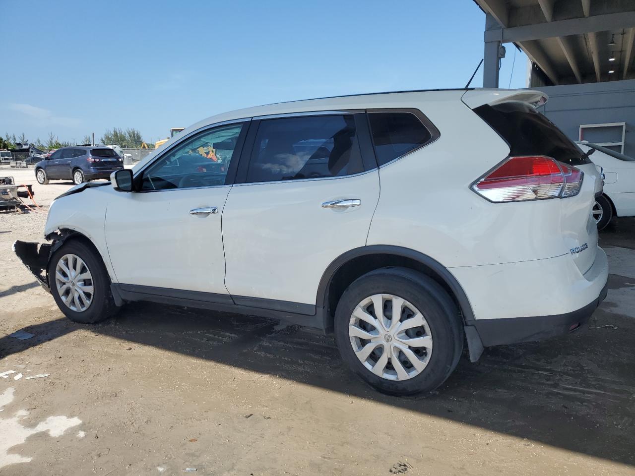 2015 Nissan Rogue S - Фото 2