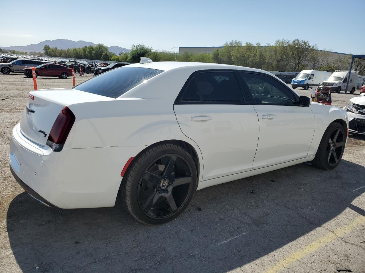 2021 Chrysler 300 S - Фото 3