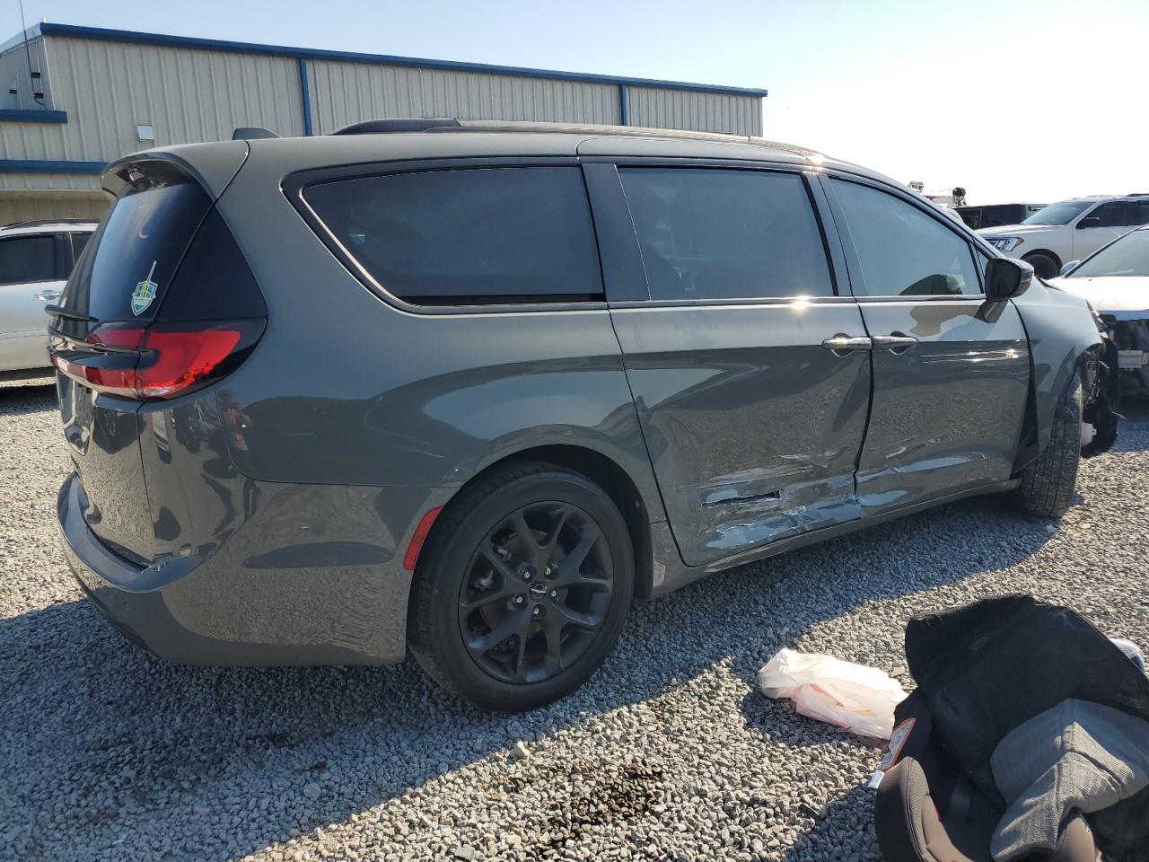 2021 Chrysler Pacifica Touring - Image 3