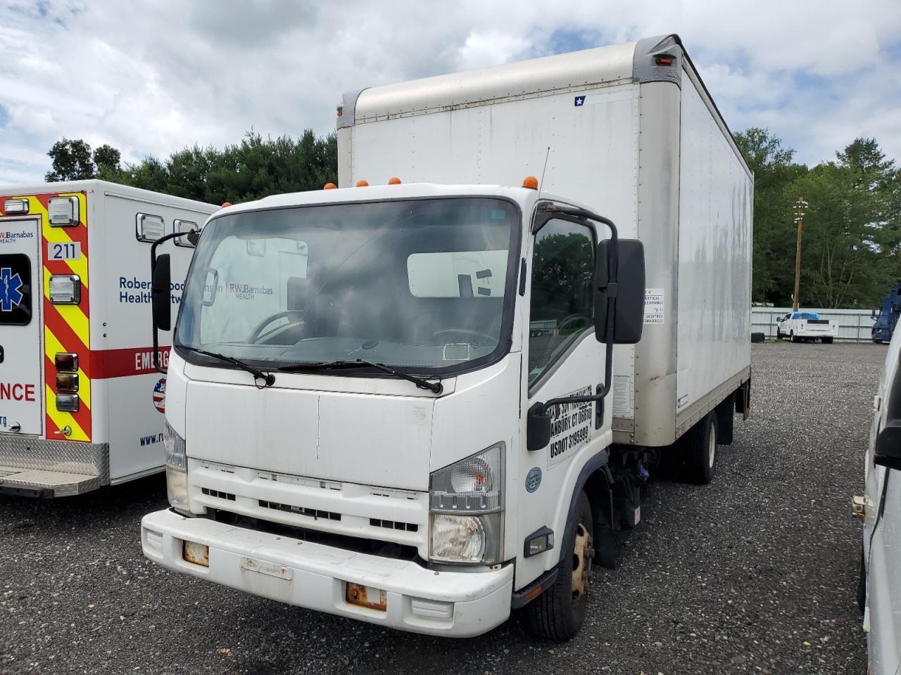 2011 Isuzu Npr - Фото 2