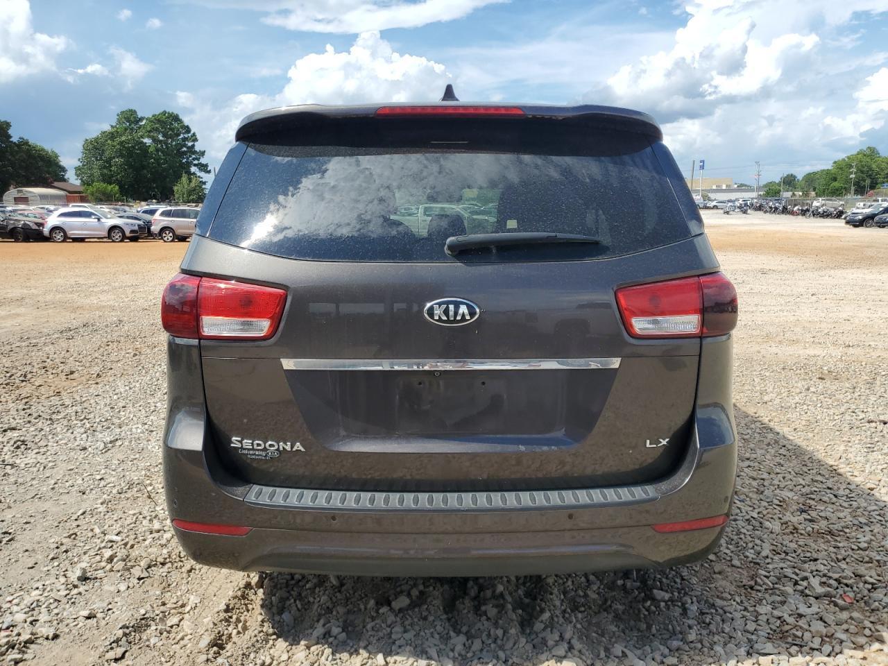 2016 Kia Sedona Lx - Image 6