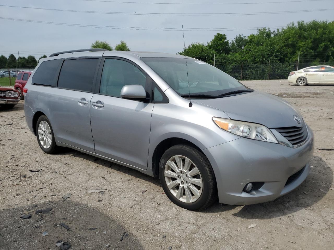 2012 Toyota Sienna Xle - Image 4