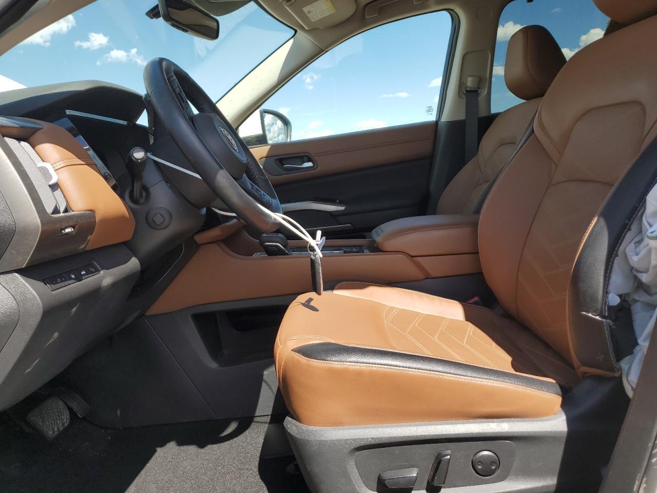 2024 Nissan Pathfinder Platinum - Image 7