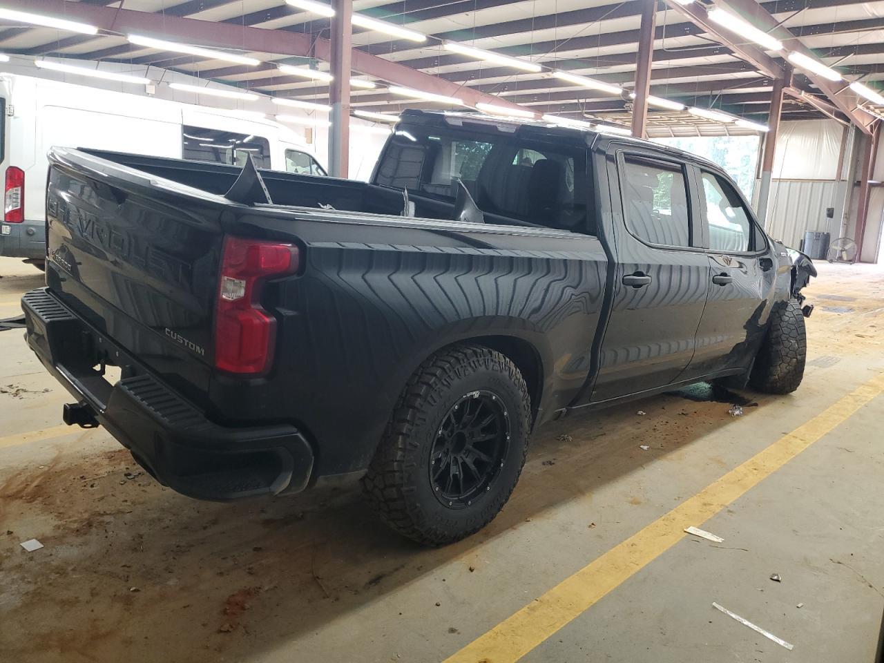 2019 Chevrolet Silverado K1500 Custom - Фото 3