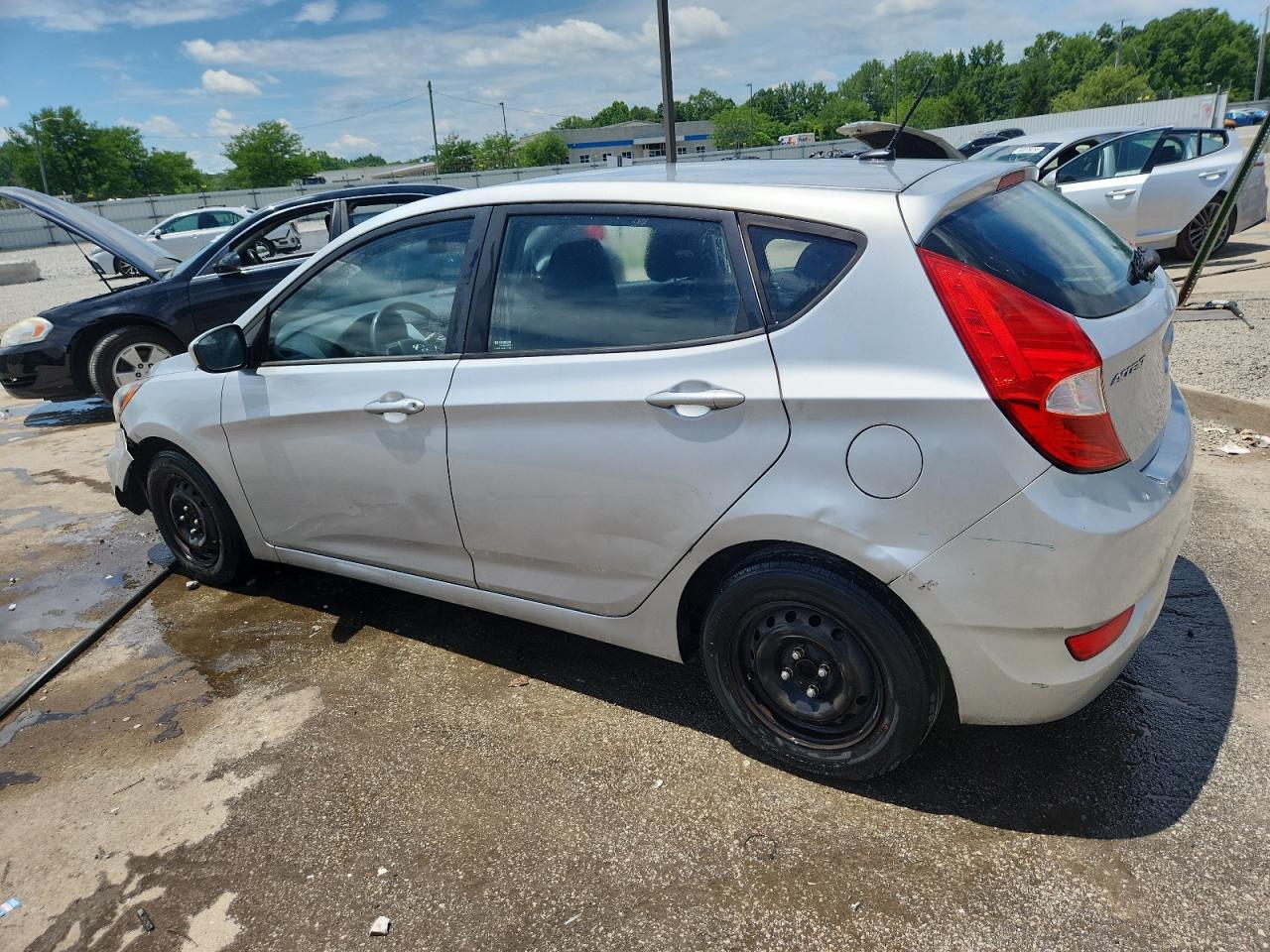 2012 Hyundai Accent Gls - Фото 2