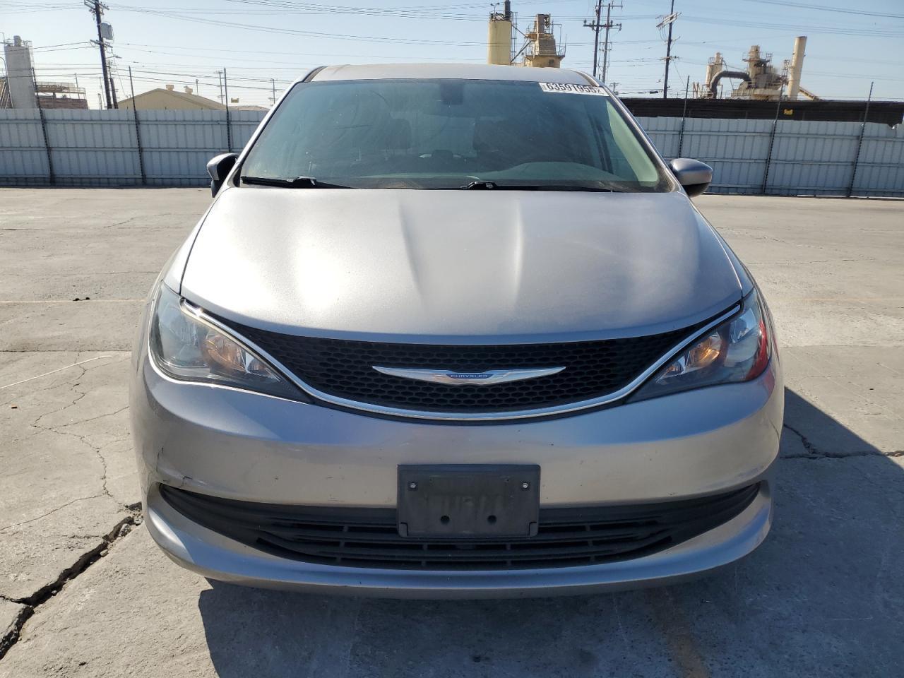 2018 Chrysler Pacifica Lx - Image 5