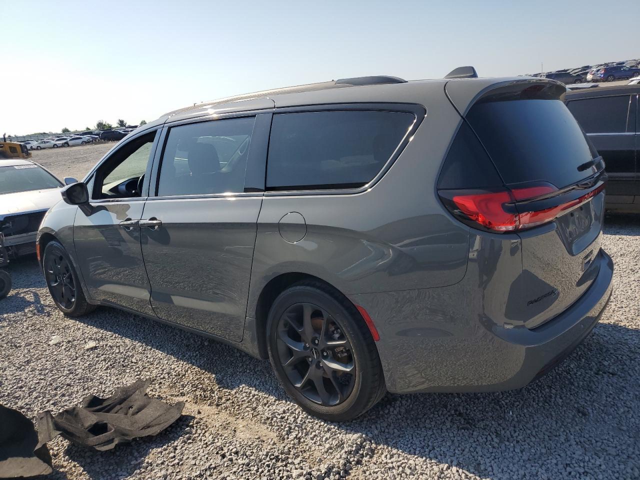 2021 Chrysler Pacifica Touring - Image 2