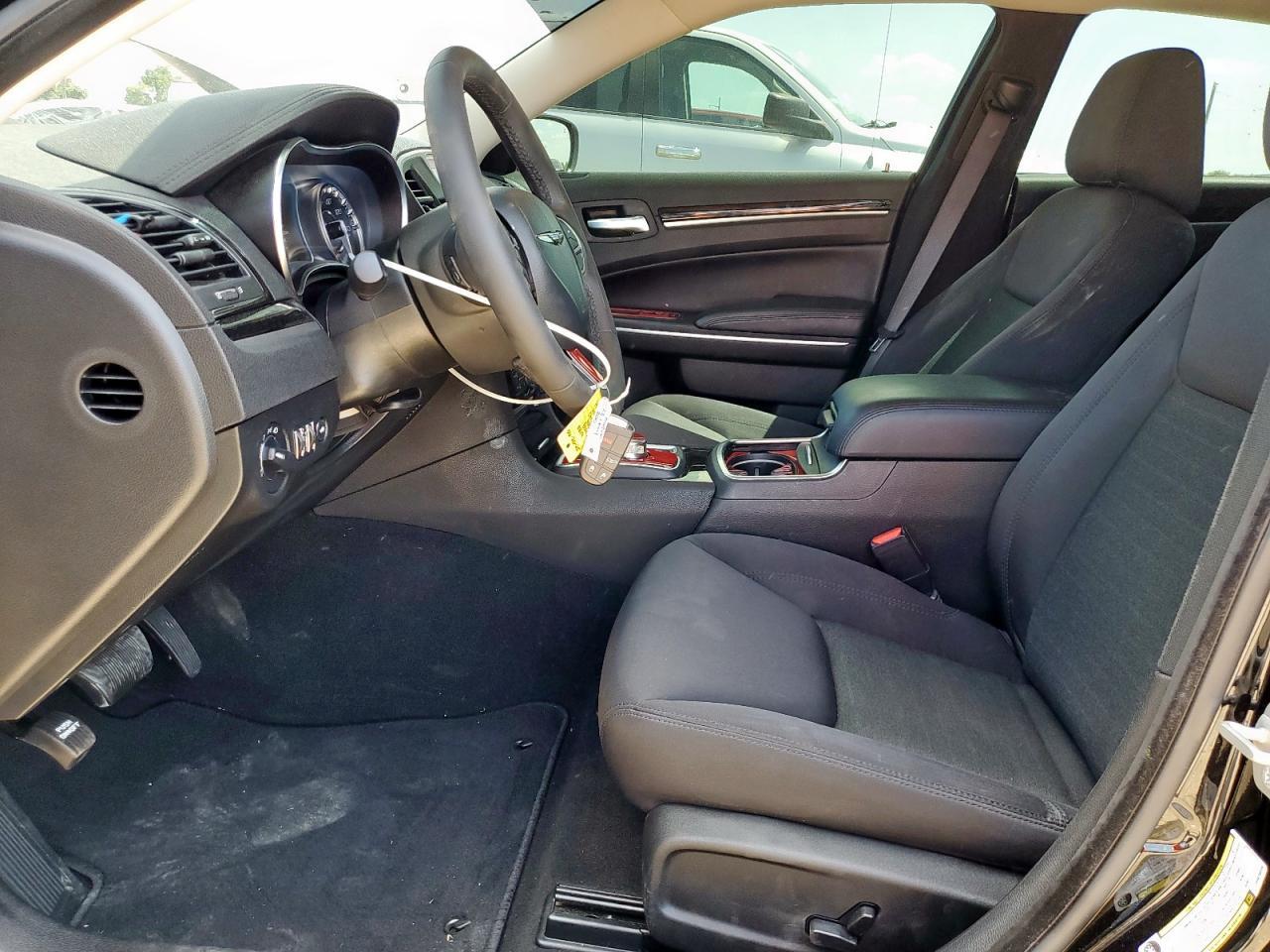 2023 Chrysler 300 Touring - Фото 7