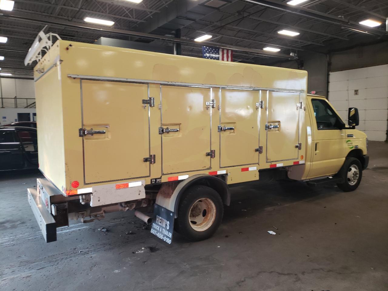 2018 Ford Econoline E450 Super Duty Cutaway Van - Фото 3