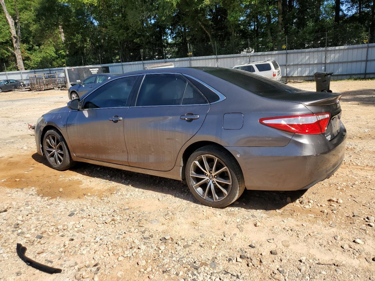 2015 Toyota Camry Le - Фото 2