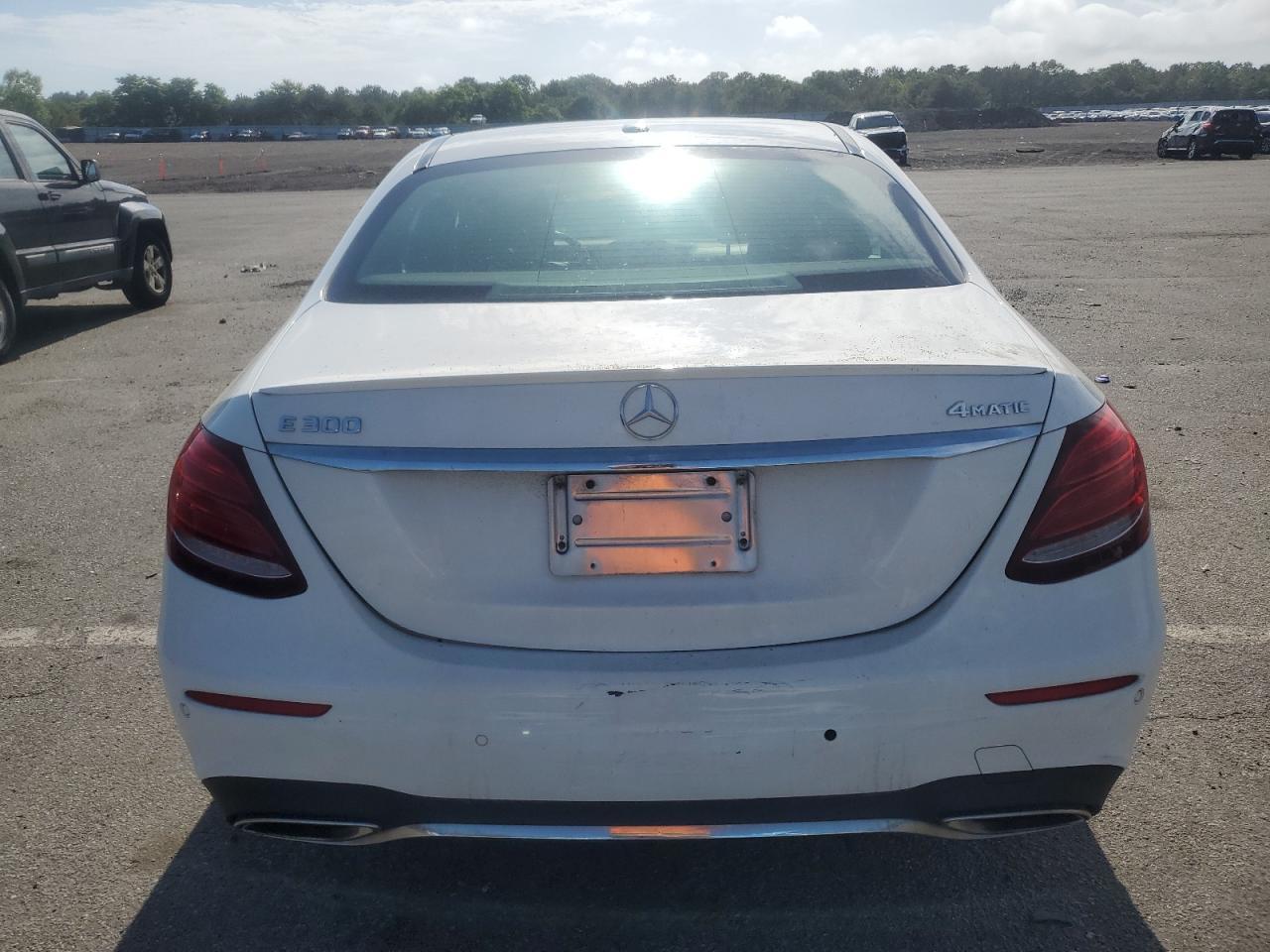 2017 Mercedes-Benz E 300 4Matic - Фото 6