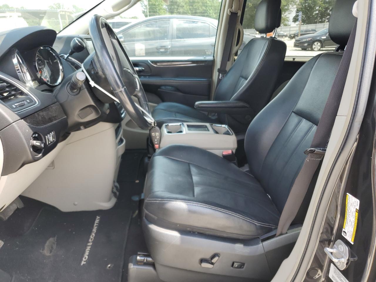 2015 Chrysler Town & Country Touring - Фото 7